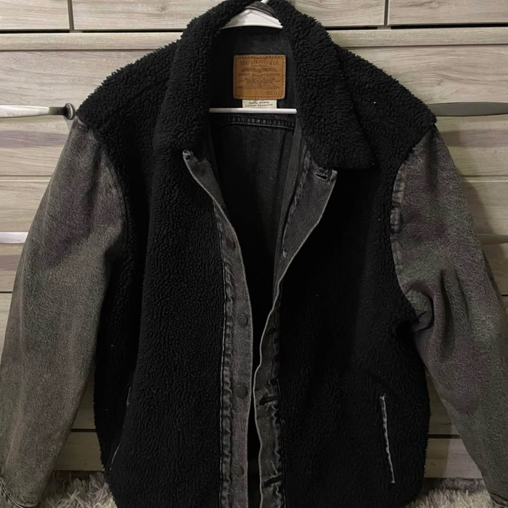 Levi's Black Sherpa Body with Charcoal Sleeves Jacket